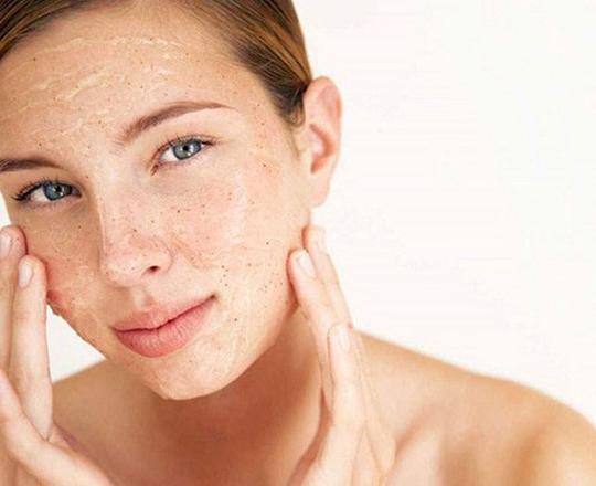 Nên-tẩy-tế-bào-chết-bao-nhiêu-lần-1-tuần-là-không-gây-hại làn-da