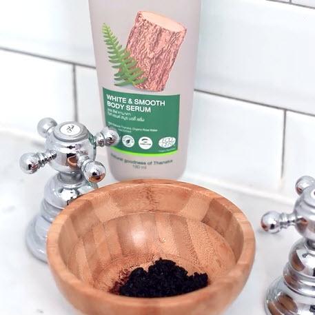 Tẩy tế bào chết cùng serum Deleaf Thanaka